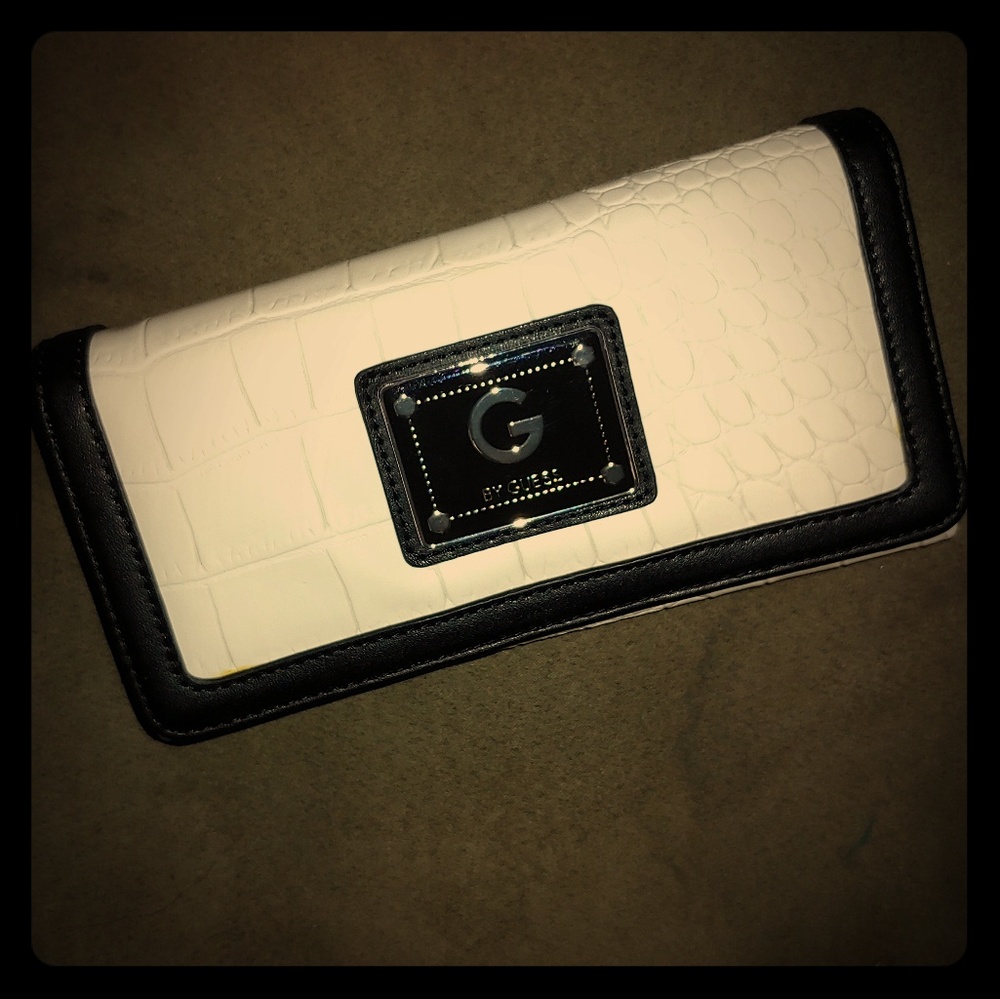 ❌❌SOLD❌❌NWOT GUESS WALLET